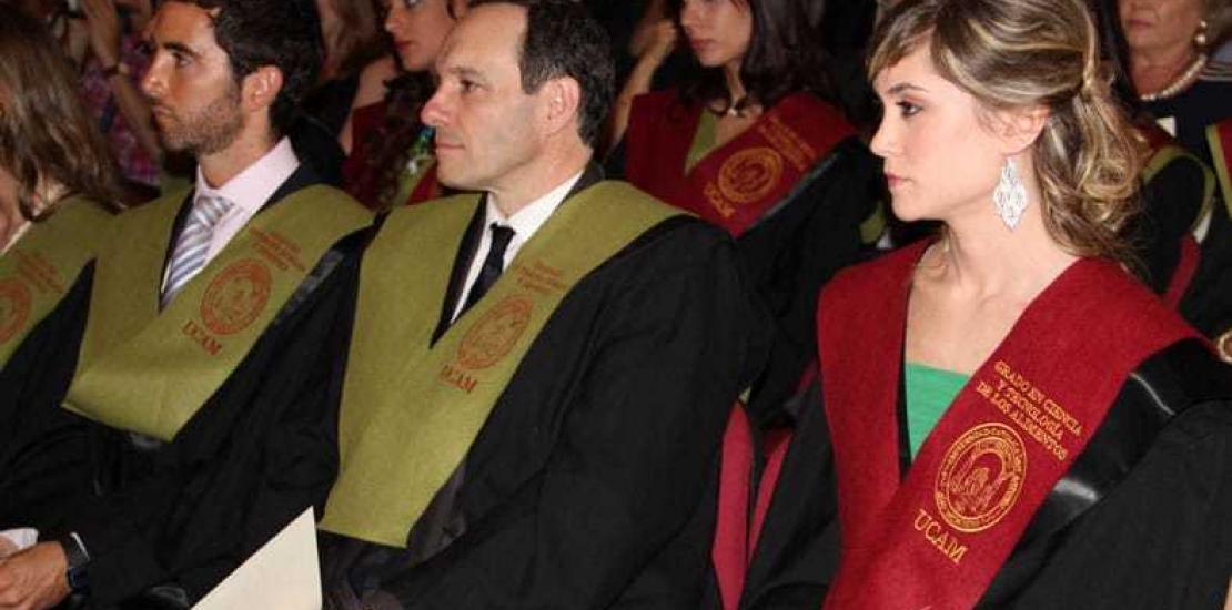 Los nuevos nutricionistas y tecnólogos de los alimentos de la UCAM reciben sus Becas y Diplomas acreditativos