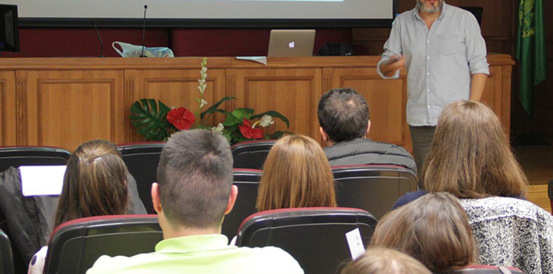 Estudiantes de la UCAM conocen el Proyecto HURGE y la Fundación Ambulancia del Deseo 