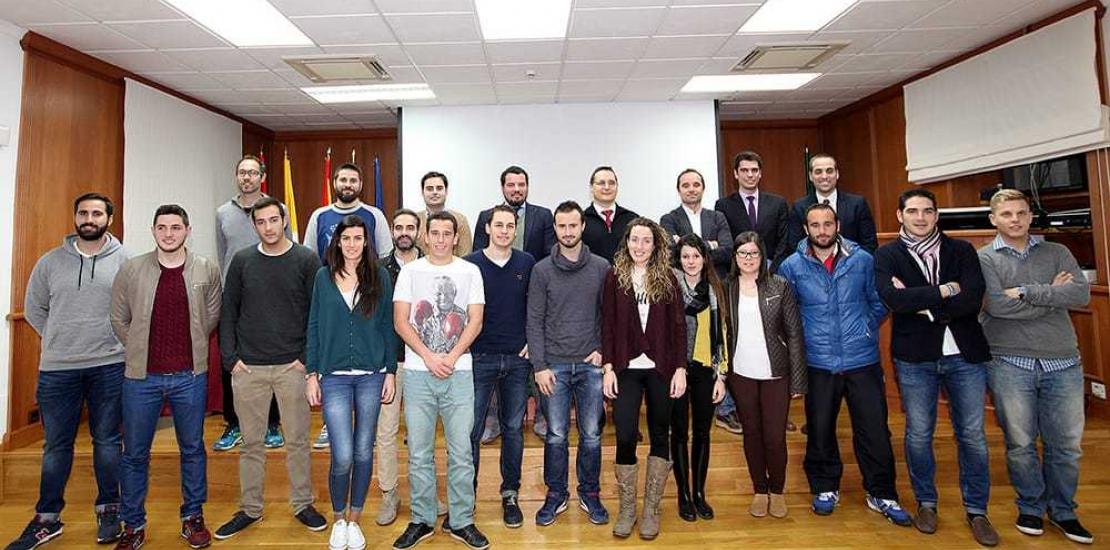 Pedro Reverte y Escalona, entre los alumnos del Máster de Dirección y Gestión de Entidades Deportivas