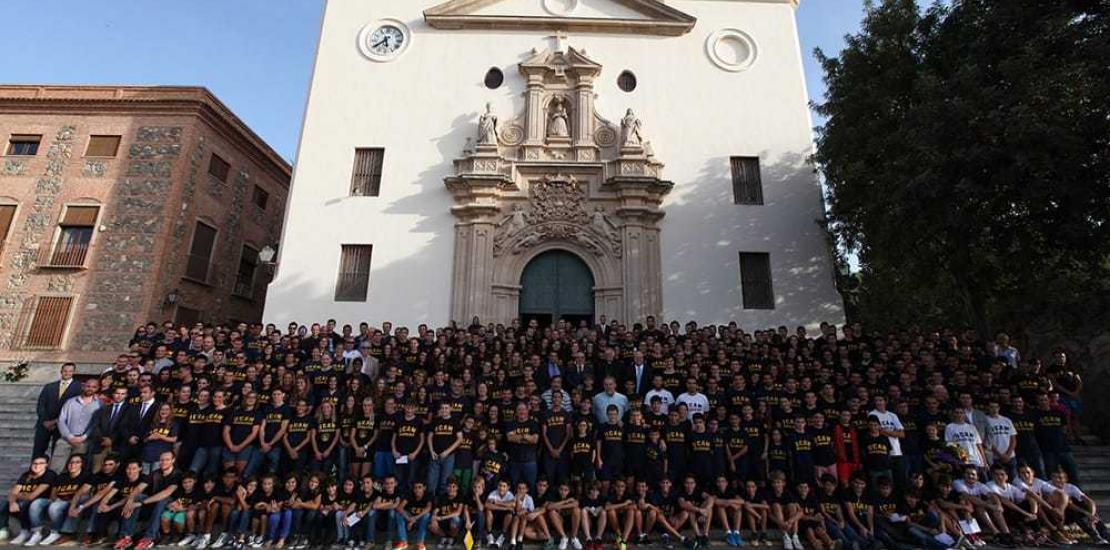 Más de 600 deportistas en la ofrenda floral de los equipos UCAM a la Virgen de la Fuensanta