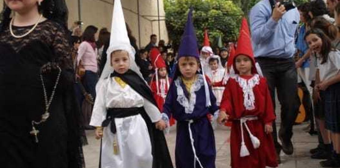 Más de 600 niños participan en la procesión del colegio San Vicente de Paúl