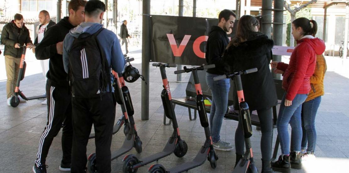 La UCAM, pionera en ofrecer un sistema de movilidad sostenible a través de los patinetes eléctricos VOI