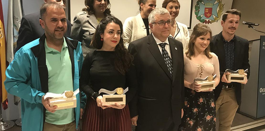 El Colegio Oficial de Enfermería premia a egresados y profesores de la UCAM