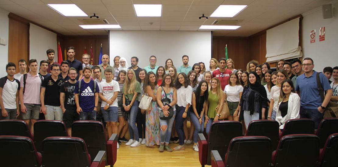 Bienvenida a los futuros farmacéuticos que inician su carrera universitaria