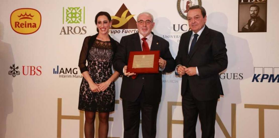 AMEFMUR concede su distinción de honor a José Luis Mendoza