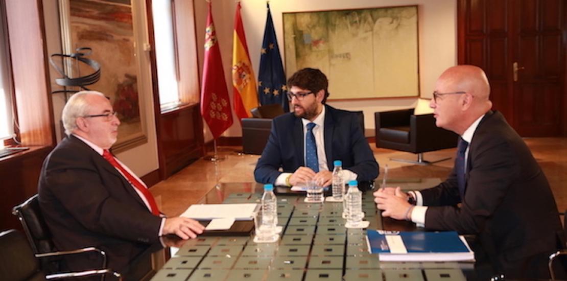 José Luis Mendoza se reúne con el Presidente de la CARM, Fernando López Miras, quien anuncia un plan de empleo para egresados