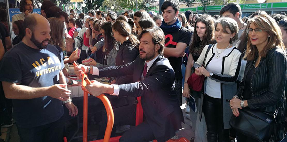 La UCAM saca la ciencia a la calle