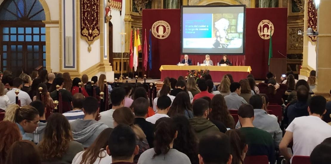“La enfermería se ha construido a partir de dos grandes itinerarios: el de la conciencia y el de la ciencia”