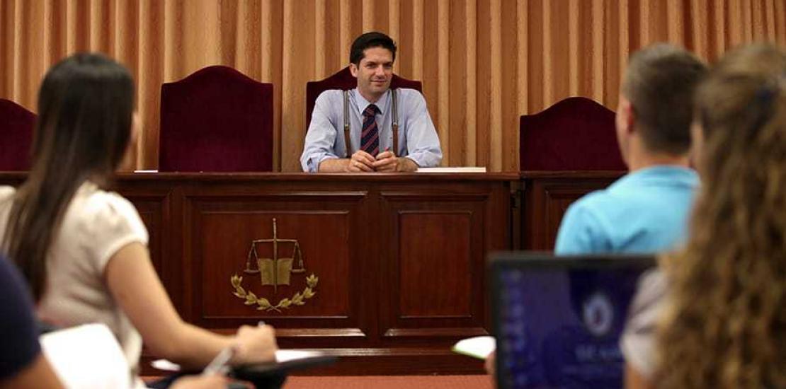 El graduado en Derecho adquiere mayor protagonismo en la sociedad actual