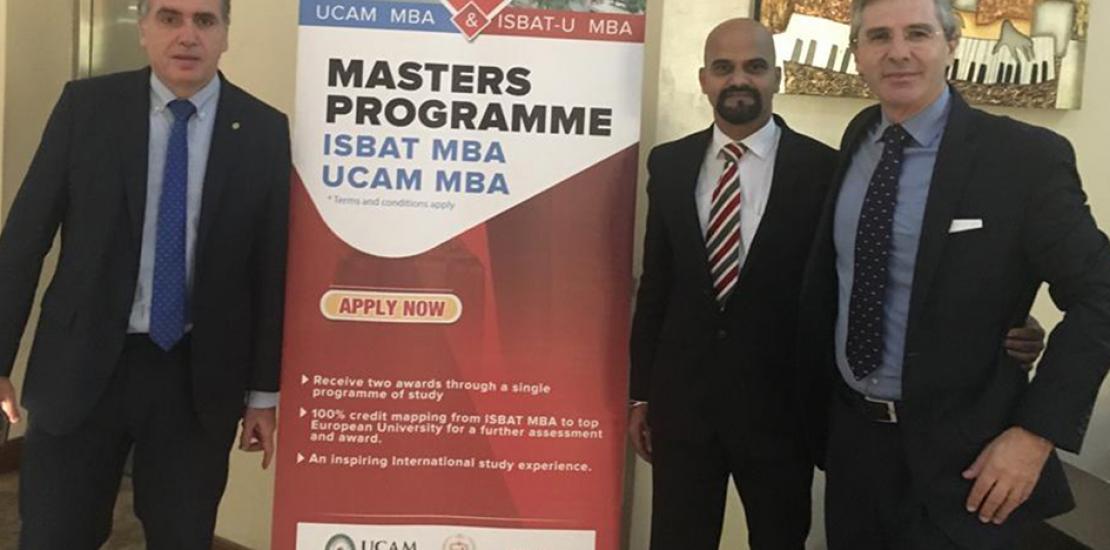 La UCAM gradúa en Uganda a un grupo de estudiantes de MBA