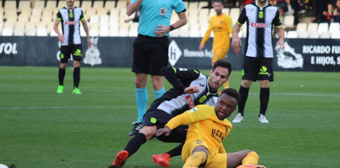 La reacción del UCAM Murcia CF llegó tarde (3-2)
