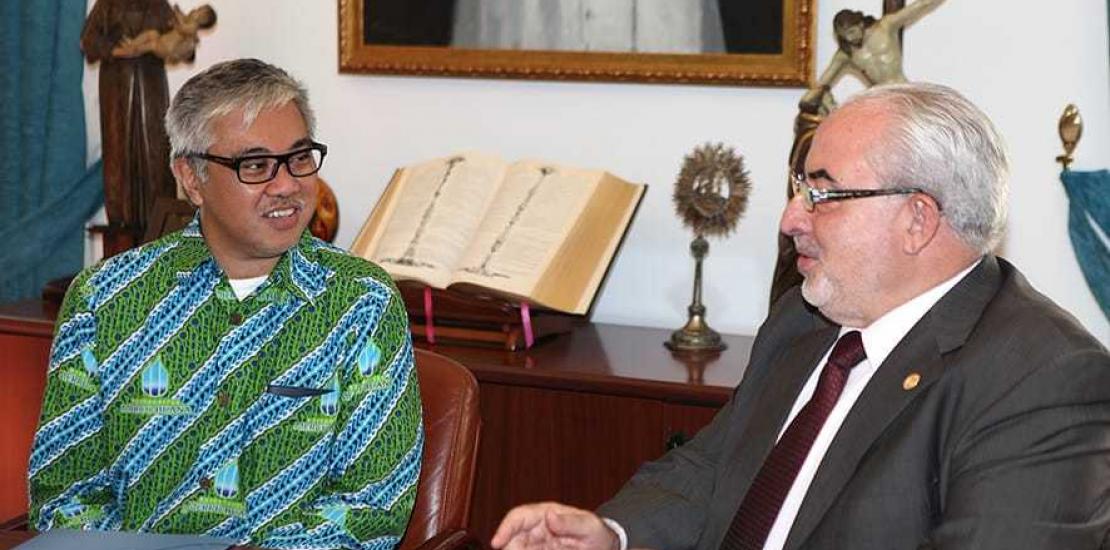 La UCAM estrecha lazos con universidades de Indonesia y Rusia