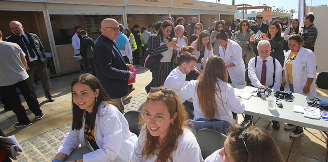 Pruebas sanitarias y deportivas en la II Feria de Salud y Deporte organizada por la UCAM en Cartagena