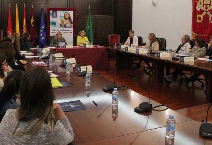 “Faltan medidas que ayuden a la conciliación de la vida laboral y familiar de la mujer”