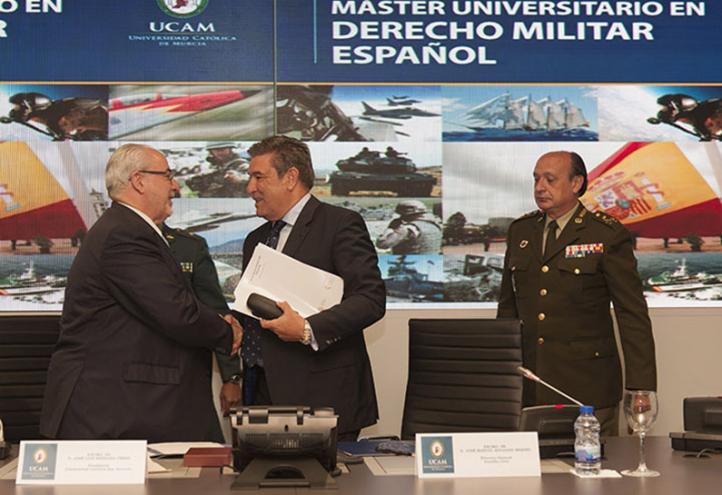 Presentado el Máster Oficial de Derecho Militar en la Dirección General de la Guardia Civil