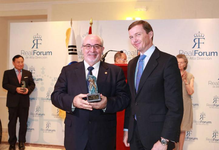 El Real Fórum premia a la UCAM por sus 20 años de labor educativa, económica y evangelizadora