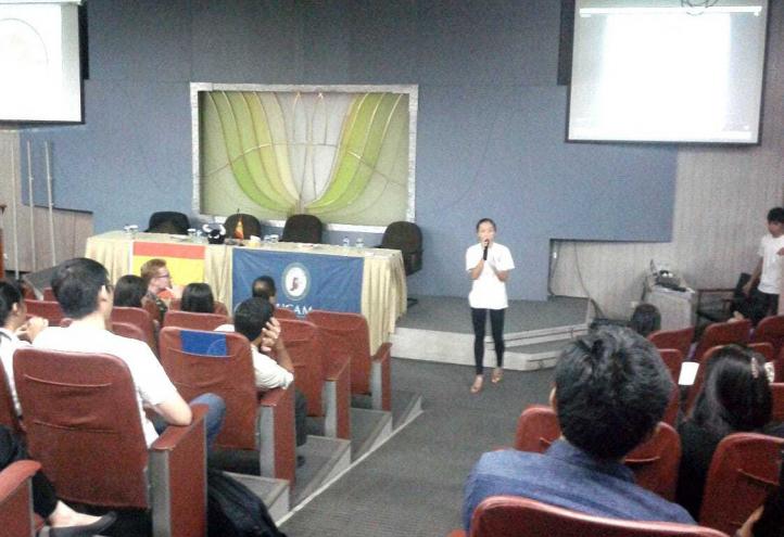 La UCAM introduce el español en Indonesia