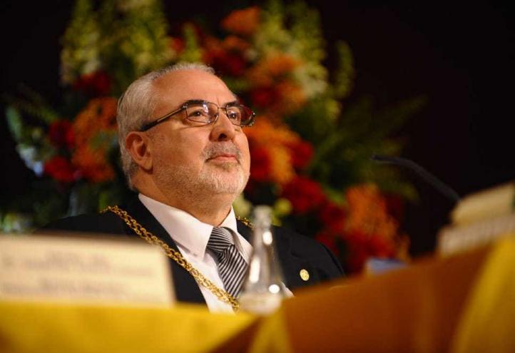La Guardia Civil condecora al presidente de la UCAM, José Luis Mendoza, con la Cruz de Plata al Mérito