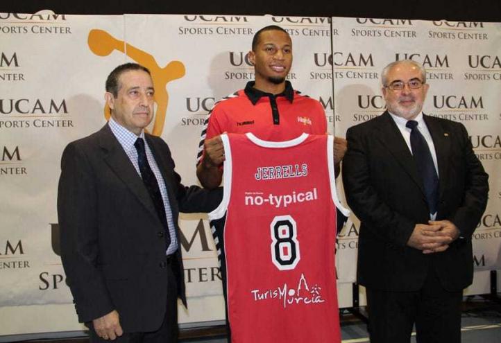 El UCAM Murcia C.B. presenta a su nuevo base
