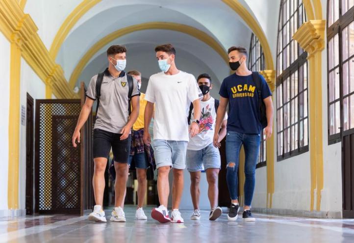 Los alumnos de la UCAM celebran este año la bienvenida Universitaria on line