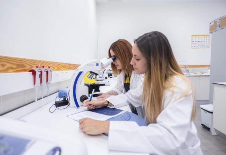 Los universitarios pueden disfrutar de instalaciones como el laboratorio