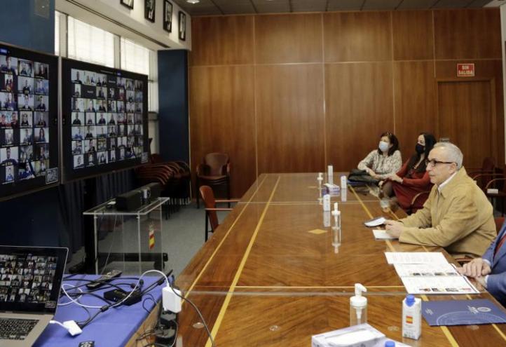 Alejandro Blanco y José Luis Mendoza durante la reunión que han mantenido con los deportistas de UCAM-COE
