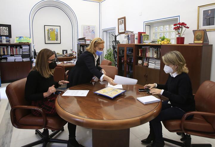 La rectora, Josefina García Lozano y las vicerrectoras, Estrella Núñez y Belén López Ayuso