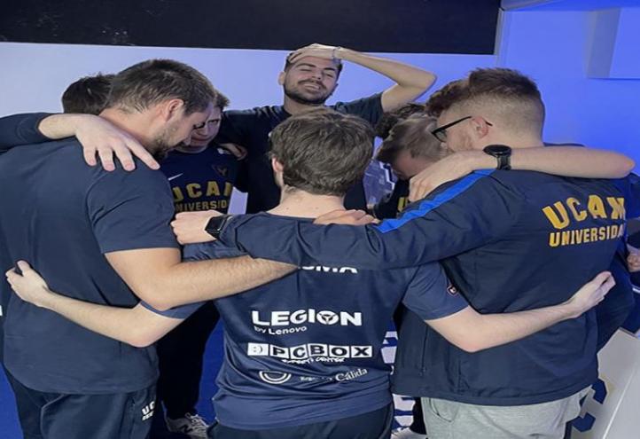 El equipo de `UCAM Esports´ celebrando la victoria