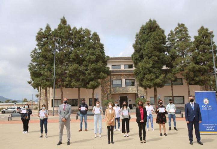 La UCAM premió con una beca de estudios a 9 participantes en las Olimpiadas
