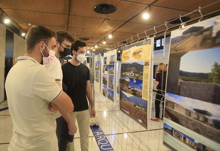 Inauguración de la exposición ‘Las escalas del hábitat. Arquitectura y sostenibilidad’ que agrupa los trabajos e investigaciones realizadas durante los más de diez años de la Escuela Politécnica Superior