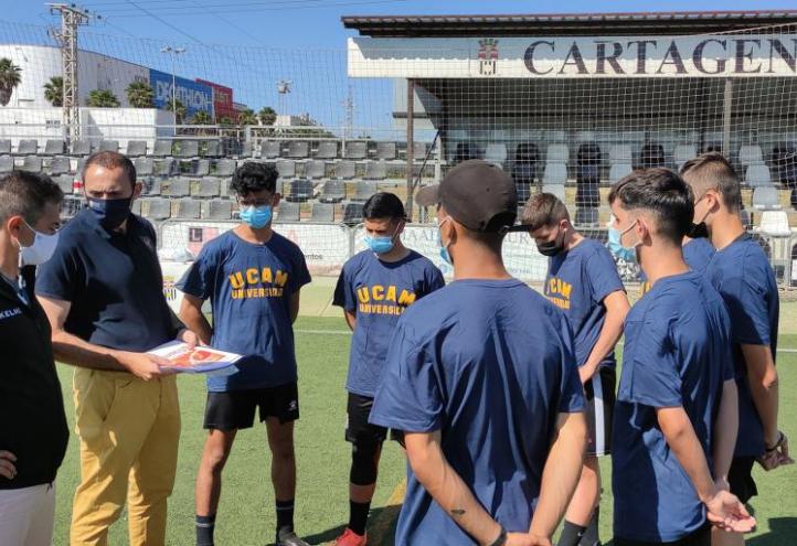El director académico de UCAM Cartagena entregó el diploma a los participantes del EFESÉ UCAM