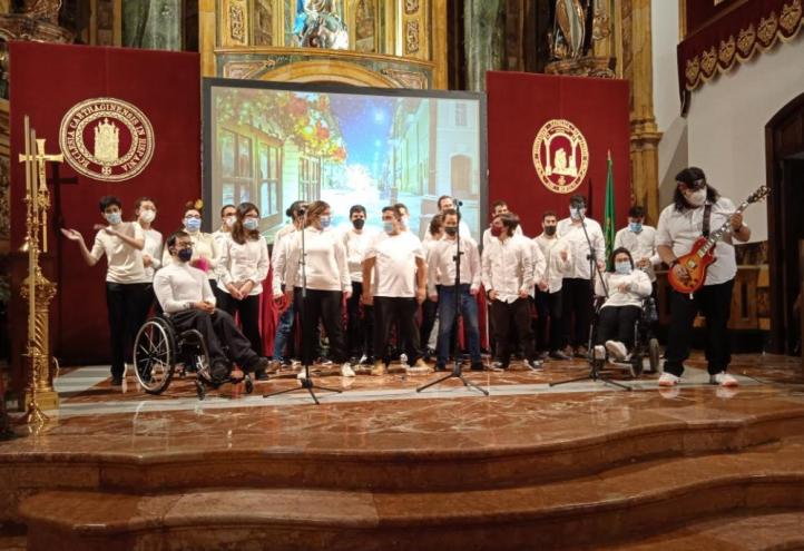 Actuación de los estudiantes de UCAMPACITAS en el XXIII Concurso de Villancicos