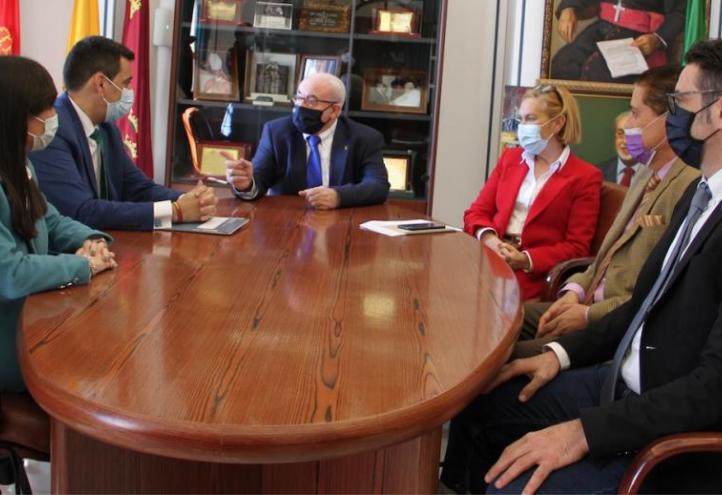 Instante de la reunión UCAM-Consejería de Fomento en el Campus de Los Jerónimos.