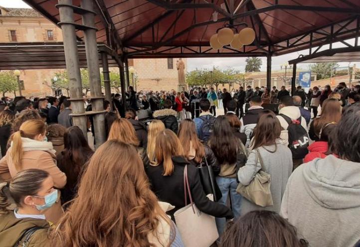 Asistentes al acto en el Campus de los Jerónimos.