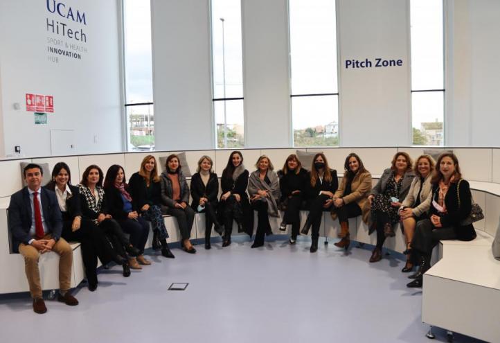 Imagen de las mujeres participantes en el acto celebrado en el UCAM HiTech.