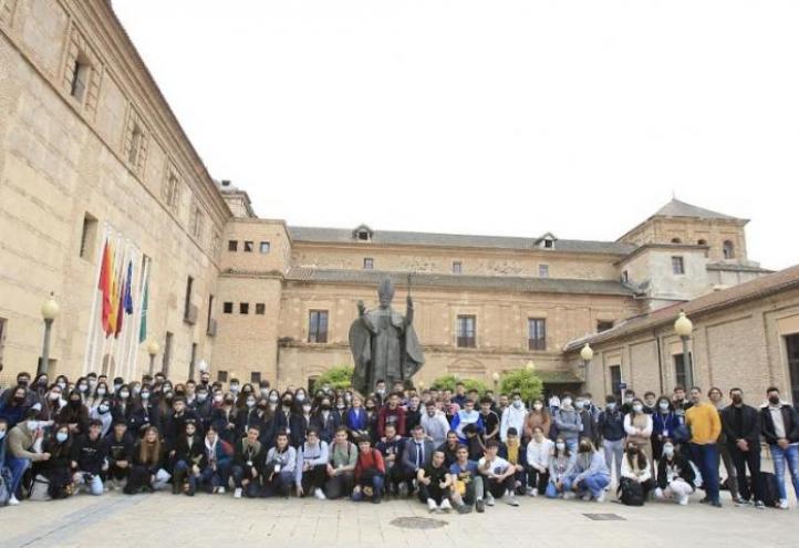 Imagen de los participantes en las Olimpiadas Científicas celebradas en el Campus de Los Jerónimos.