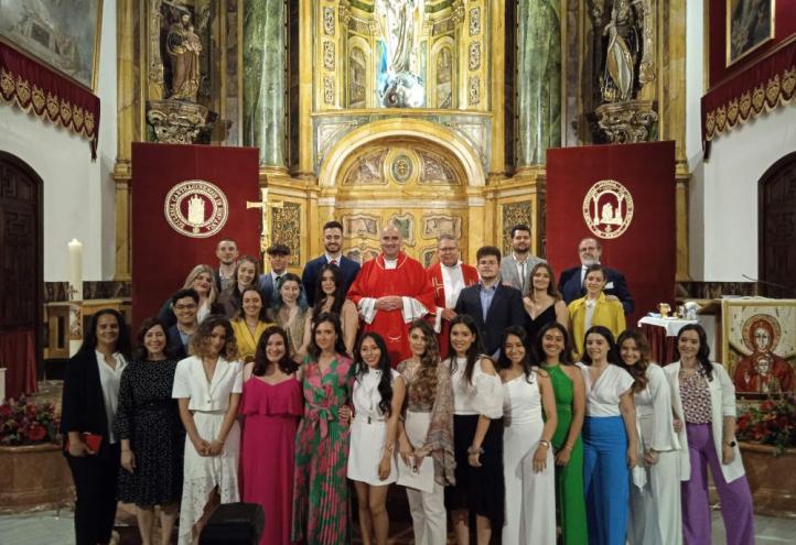 imagen de los confirmandos al finalizar la celebración