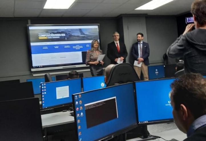 Isabel Sarabia, vicedecana de Comunicación Audiovisual de la UCAM; Pablo Blesa, decano de la Facultad de Comunicación, y Samuel Mendoza, director de Infraestructuras y Desarrollo Digital, presentaron este postgrado.