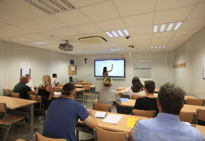  Instante de una de las clases impartidas a los refugiados ucranianos en el Campus de Los Jerónimos.