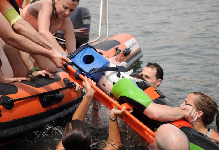 Alumnos del Máster en Urgencias en una práctica. UCAM 