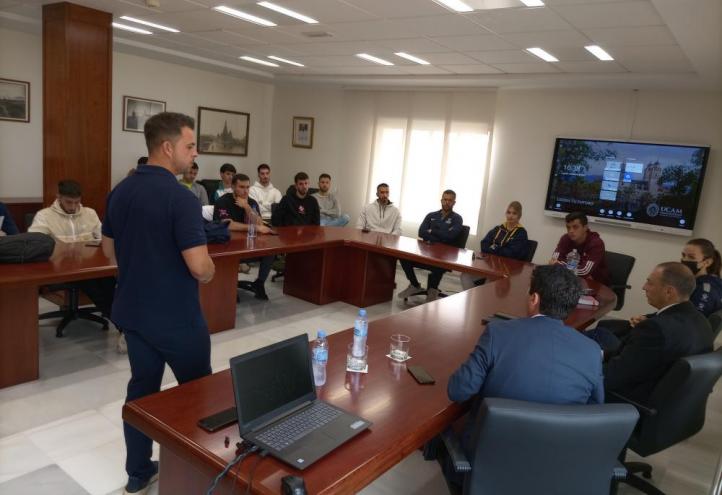 Foto de archivo de alumnos de Ciencias de la Actividad Física y del Deporte en un evento anterior del ITM organizado en UCAM Cartagena