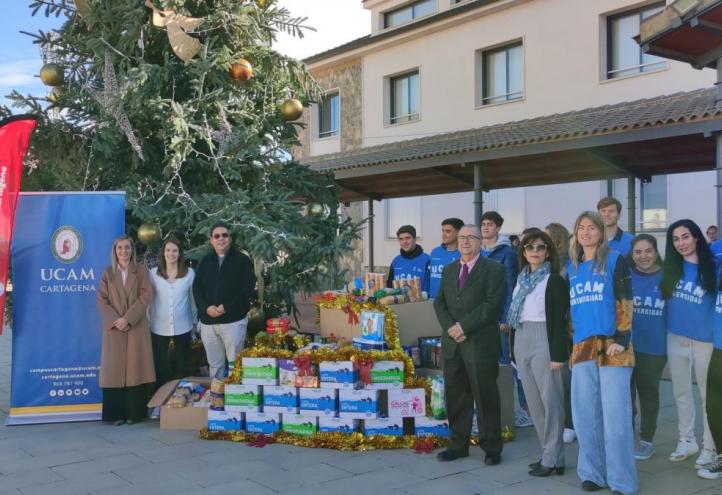 Estudiantes de UCAM Cartagena entregaron alimentos a Caritas