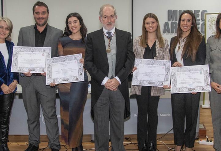 La Real Academia de Medicina premia a dos estudiantes y dos profesores de la UCAM 