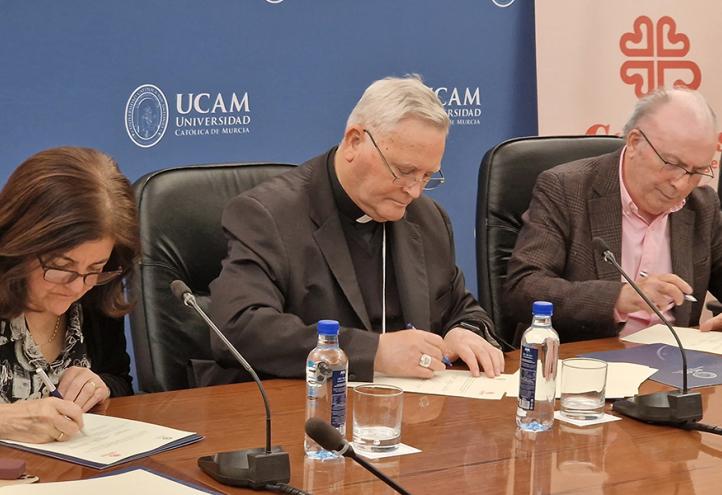 La UCAM y Cáritas firman un convenio referente en el panorama universitario español