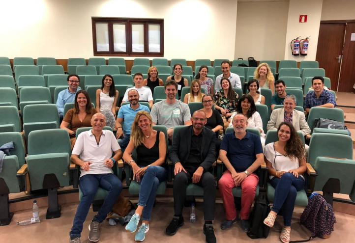 Los investigadores junto con Pau Gasol en una reunión de trabajo mantenida en Madrid.