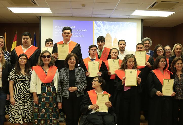 Se gradúa la IX promoción de UCAMPACITAS 