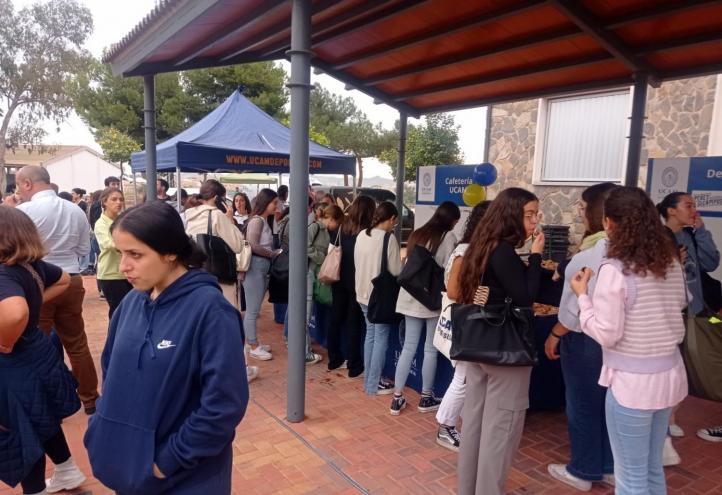 Alumnos asisten la Bienvenida Universitaria 