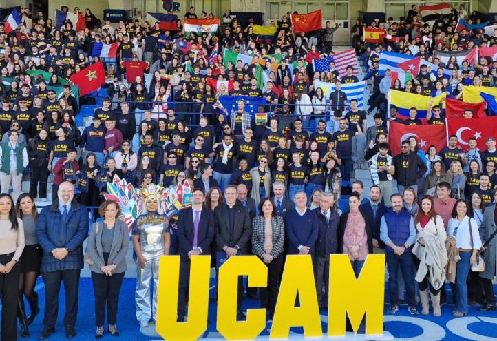 En el Estadio Besoccer La Condomina se citaron más de 700 de los estudiantes extranjeros que este año se han incorporado a la UCAM. 