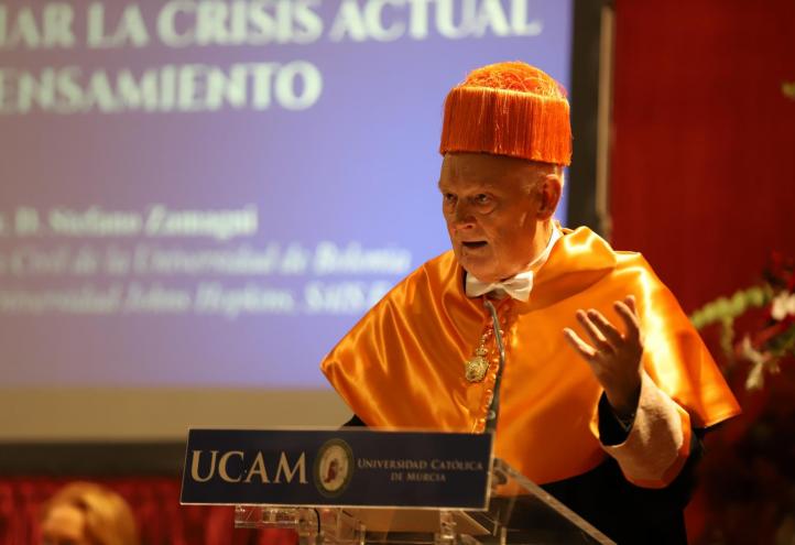 Stefano Zamagni, profesor de Economía Civil de la Universidad de Bolonia y profesor adjunto de la Universidad Johns Hopkins (SAIS Europa) ha impartido la Lección Inaugural. 