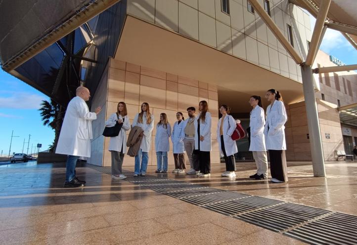 alumnos de Medicina de la UCAM en el Santa Lucía